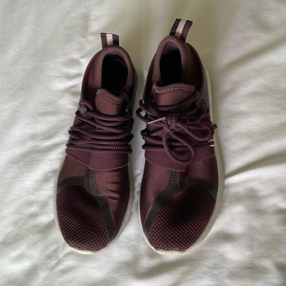 Fabletic shoes size 6.5